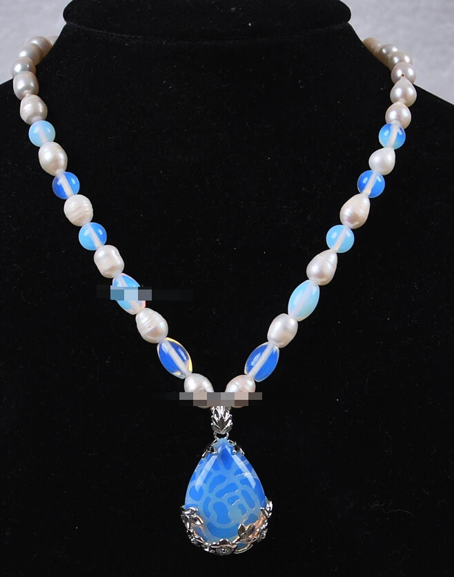 

0295 Fashion White Akoya Cultured Pearl/Sri Lanka Moonstone pendant