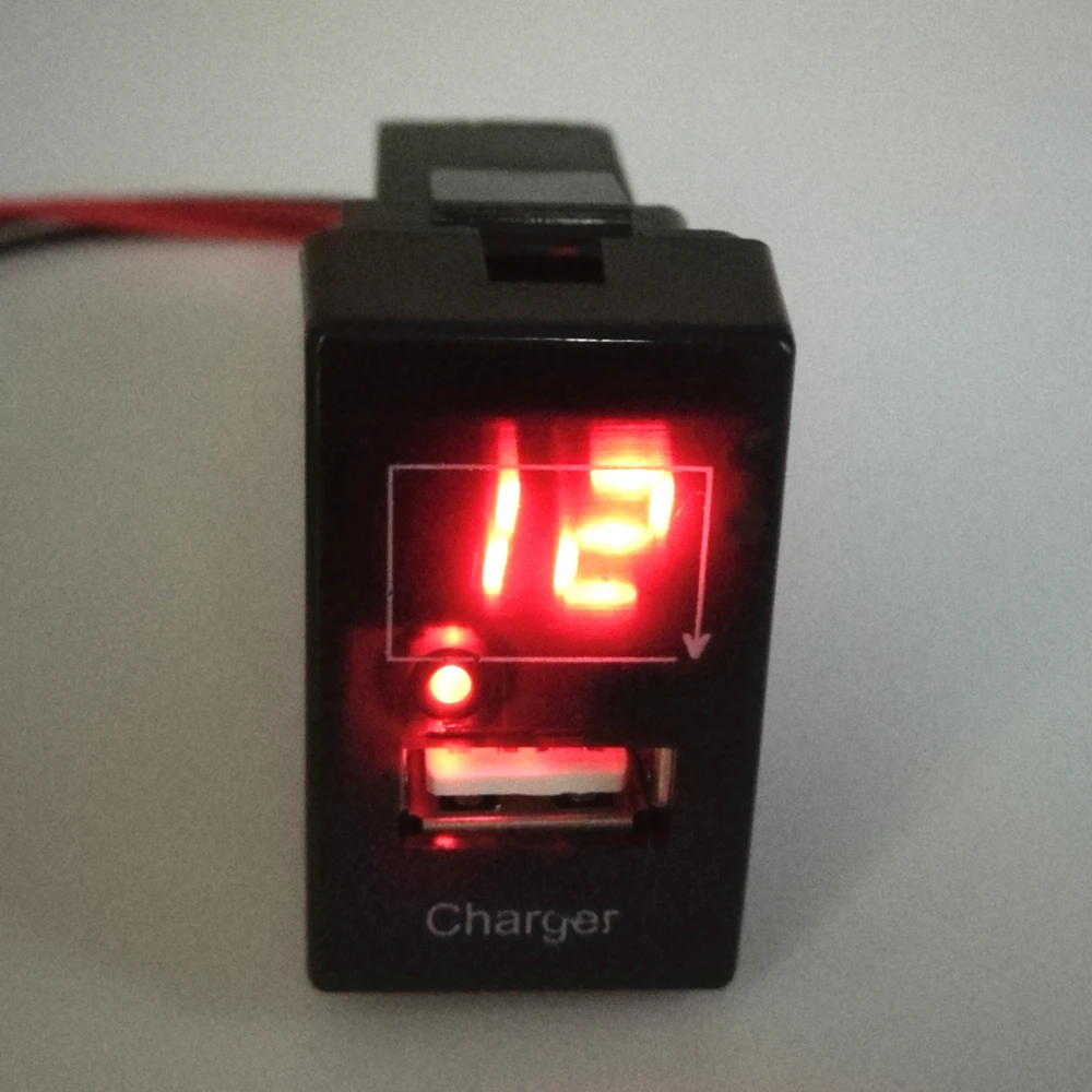 Автомобильное зарядное устройство с USB интерфейсом 5 В 2 1 А и измеритель
