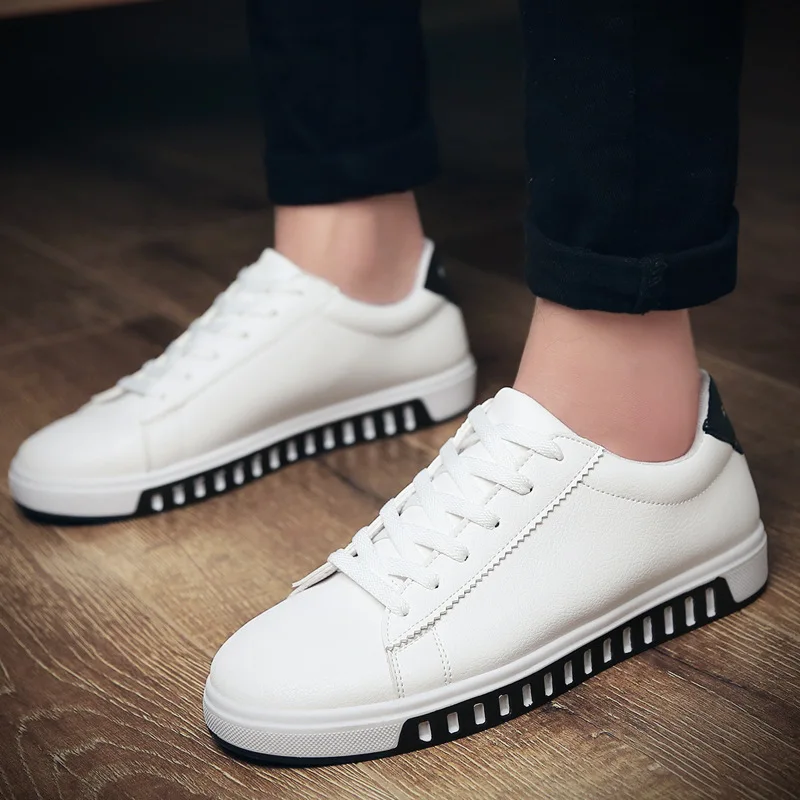 В 2017 году новый летний спорт досуг обувь с белым молодых мужчин человек чистый