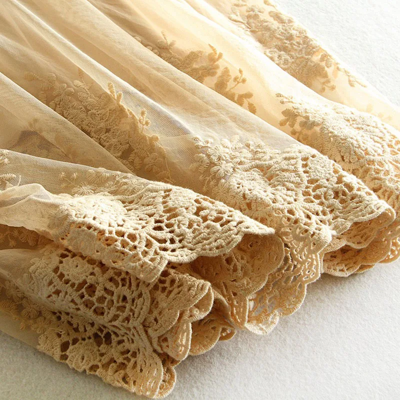 Женское Сетчатое платье с вышивкой привлекательное в стиле пэчворк на бретелях