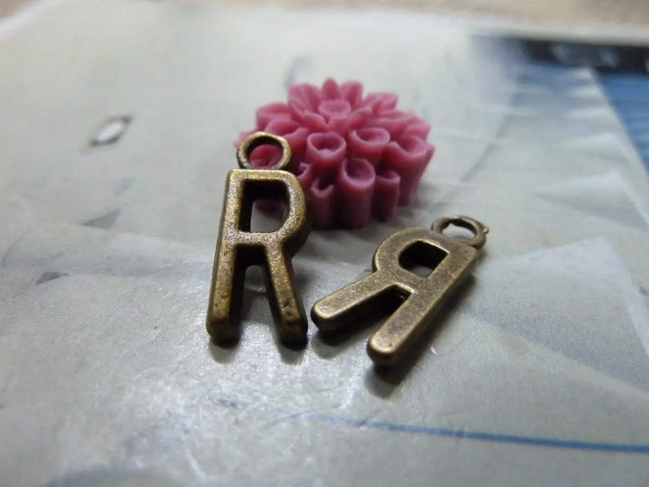 

120pcs ancient bronze letter R Vintage handmade Diy accessories