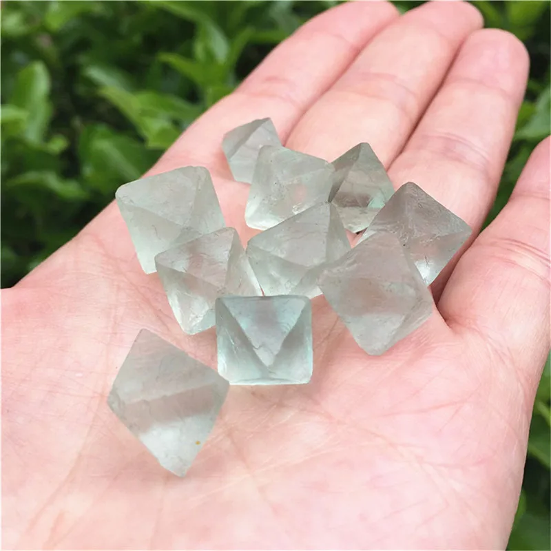 10 шт./лот натуральный зеленый флюорит Кристалл камни октаэдр редкий драгоценный