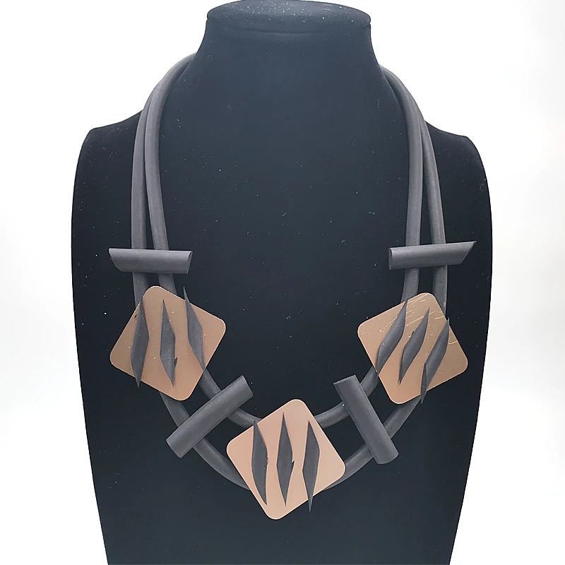 YD&ampYDBZ 2019 Designer Rose Gold Square Necklace Women Collar Necklaces Rave Scars Jewelry Punk Style Choker Rubber Rope Pendant |