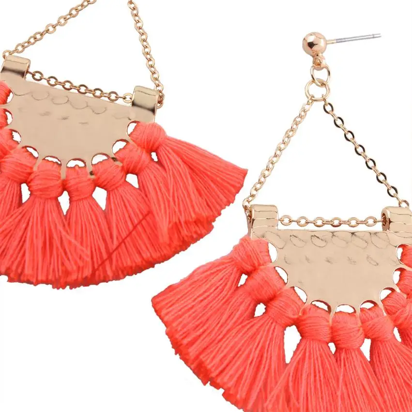 Женские серьги с длинной кисточкой модные трендовые аксессуары в стиле бохо