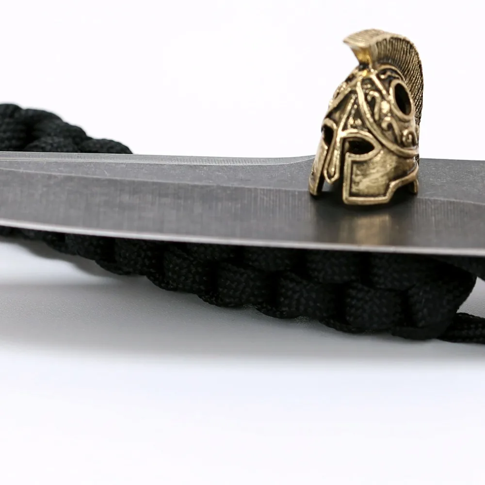 1 шт. бусы на веревочке и металлическими декоративными элементами в виде черепа