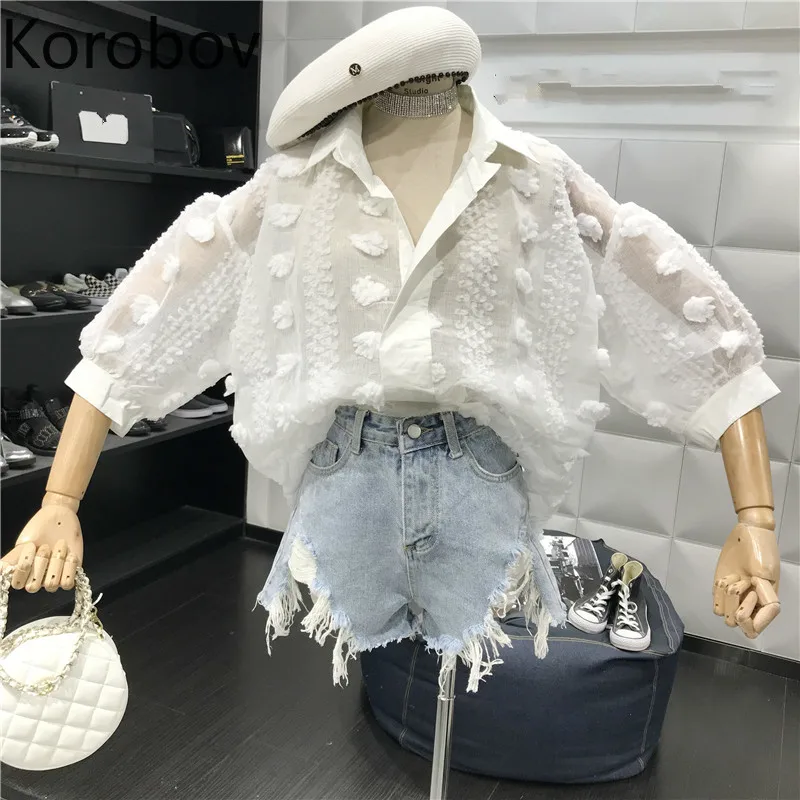 Фото Korobov Корейская блузка с цветочной аппликацией и отложным - купить