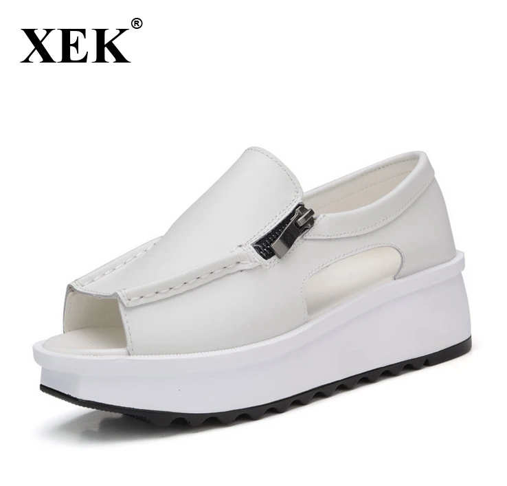 

Сандалии XEK WFQ21 женские на платформе, босоножки на танкетке, открытый носок, круглый носок, молния, черные, серебристые, белые, лето 2018