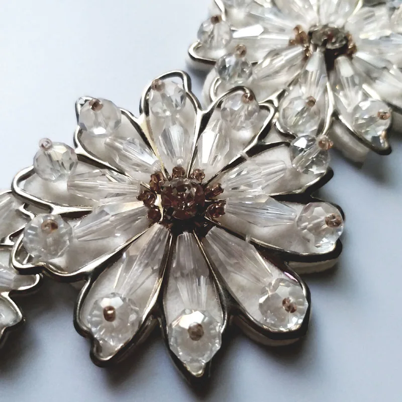 1 шт. 3d белый цветок Стразы с бисером патчи на воротнике для одежды пришитые