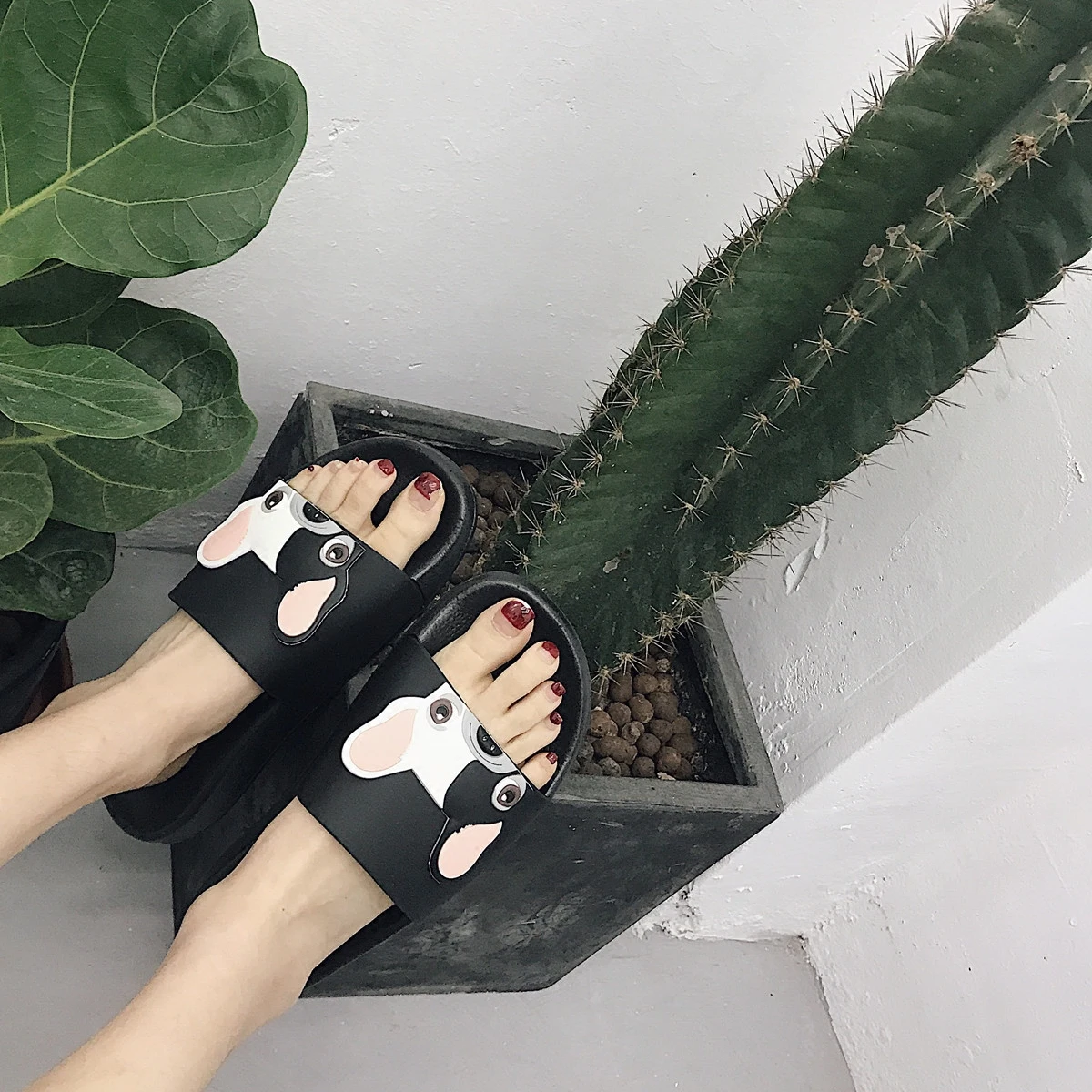 Модные женские летние шлепанцы с рисунком собаки Пляжные Сандалии Sandalias Женские