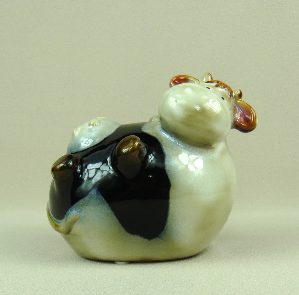 Забавная фарфоровая миниатюрная керамическая статуэтка молочного коровы для