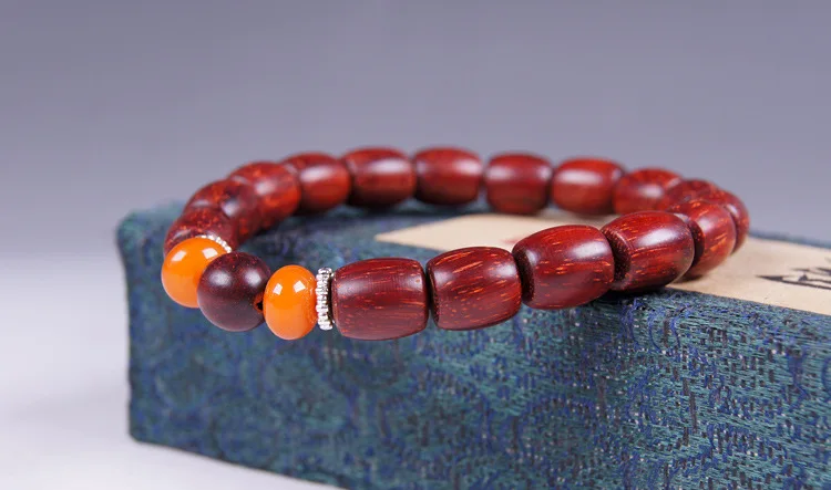 Индия очаговая красного сандалового дерева бусины браслеты 8 * 9 мм ствола бутик