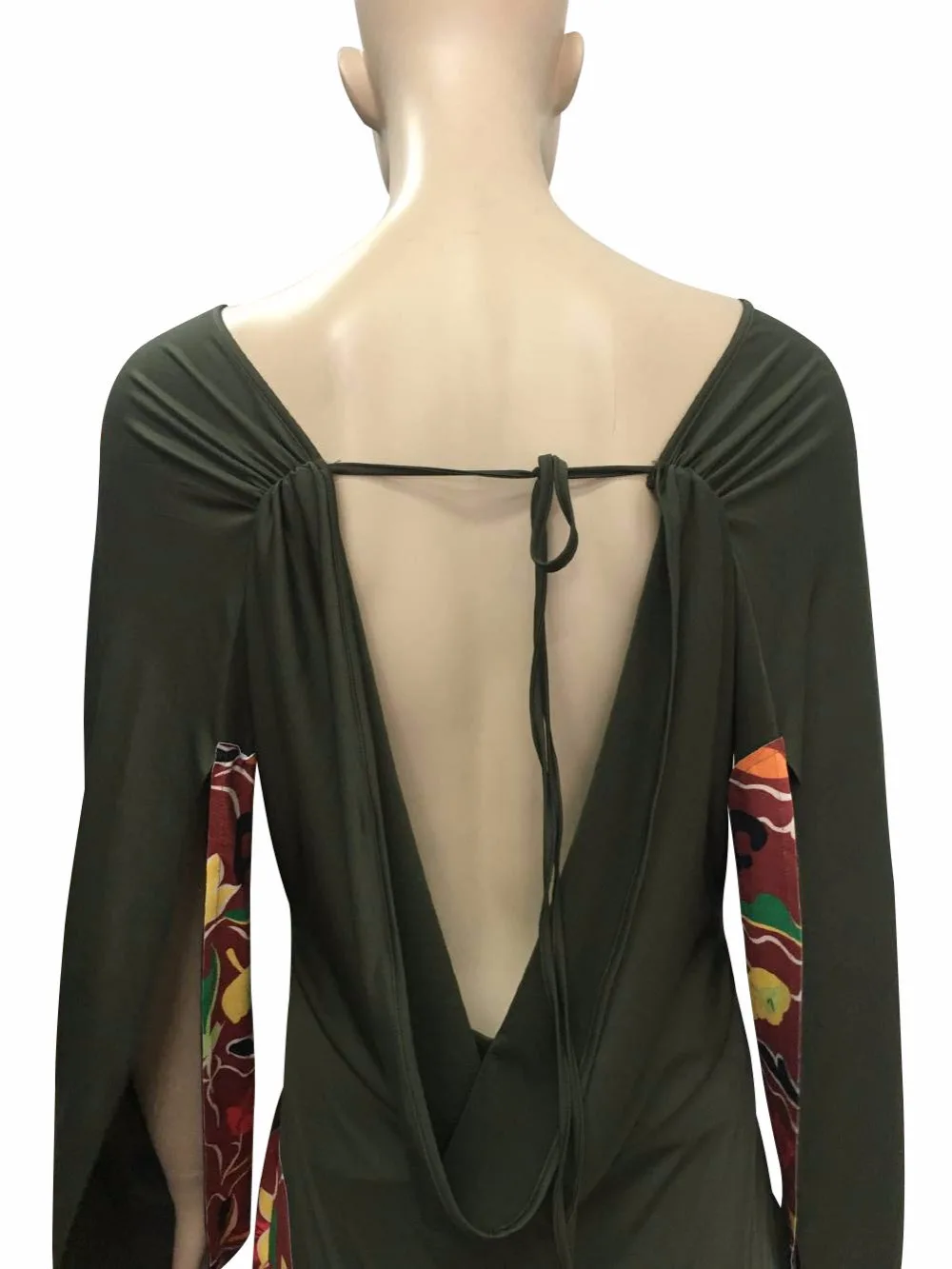 Женское винтажное платье с капюшоном и открытой спиной темно зеленое| |