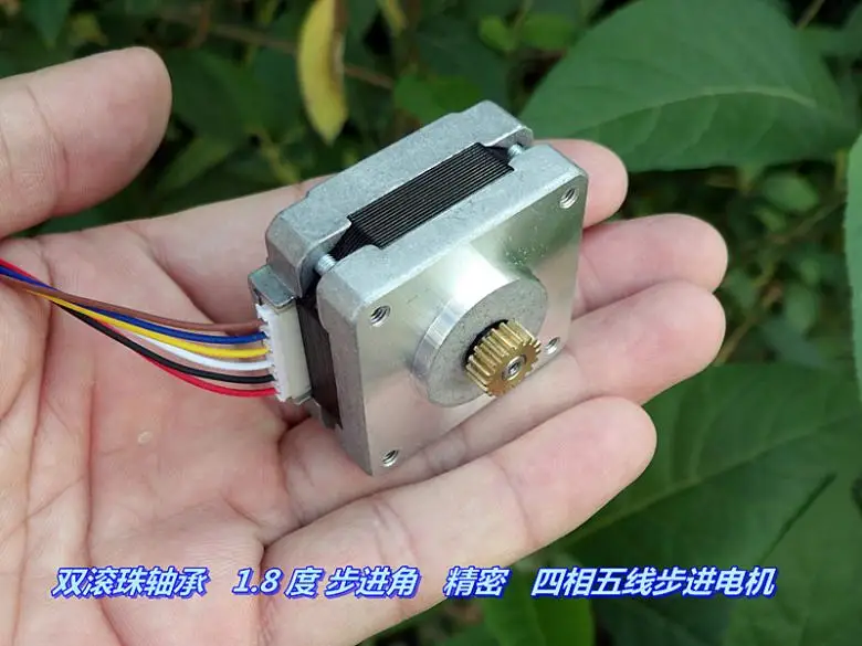 

Прецизионный четырехфазный пятипроводный шаговый двигатель, двойной шарикоподшипник, шаг 1,8 градусов, 39BYG гибридный