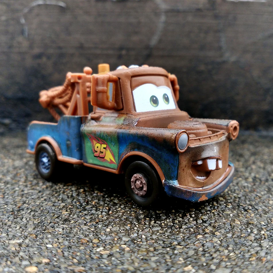 Disney Lightning McQueen со всеми видами машинок пиксара и с рисунками из мультфильма Тачки 2