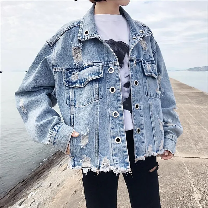 Женская свободная джинсовая куртка с карманами длинным рукавом и отложным