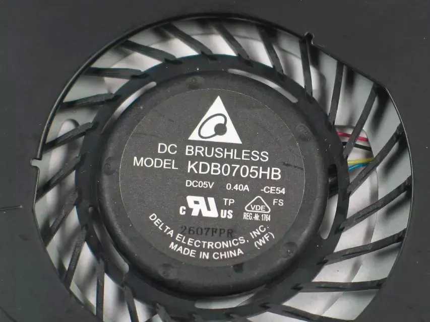 Delta KDB0705HB CE54 DC 5 V 0.40A 4-проводной Сервер вентилятор охлаждения ноутбука