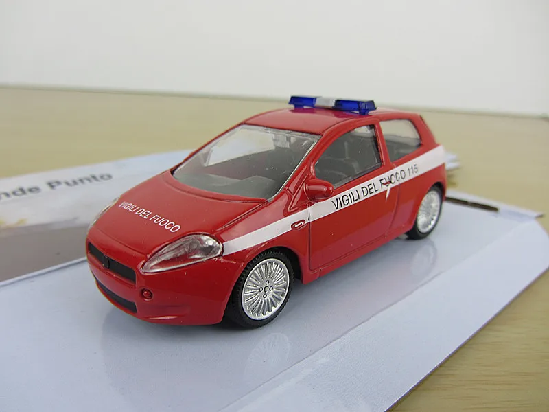 Модель Fiat 500 Alpha 1:43 из металлического сплава коллекционная Игрушечная машина
