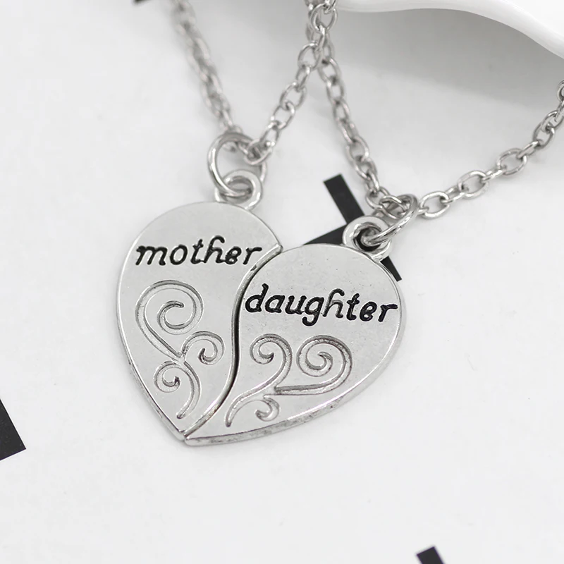 

Fashion Mother Daughter Charm Choker Necklace corlour Love Heart Pendant Necklace For Women Mom Mama Mother' s Day Gift