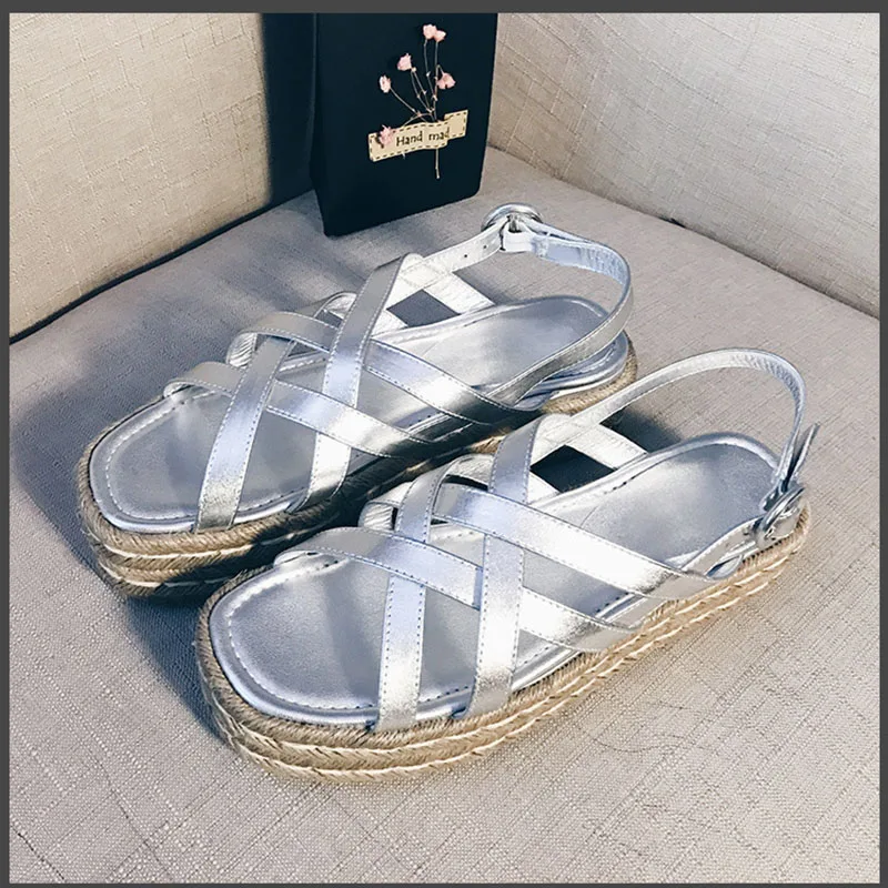 Сандалии гладиаторы с перекрещивающимися ремешками цвет золотой серебряный