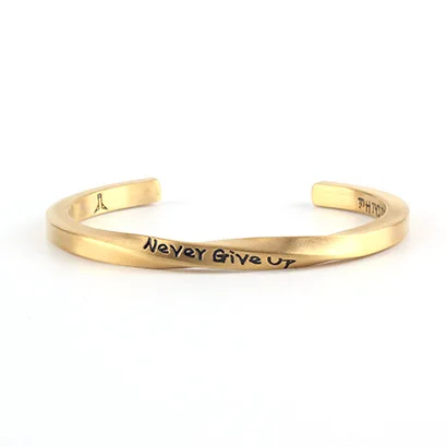 Gold Титановые стальные браслеты Bangel Never Give Up Мужские браслеты-манжеты для мужчин и женщин в стиле ретро панк, Мужские t браслеты ювелирные изделия в стиле викингов - Окраска металла: Gold