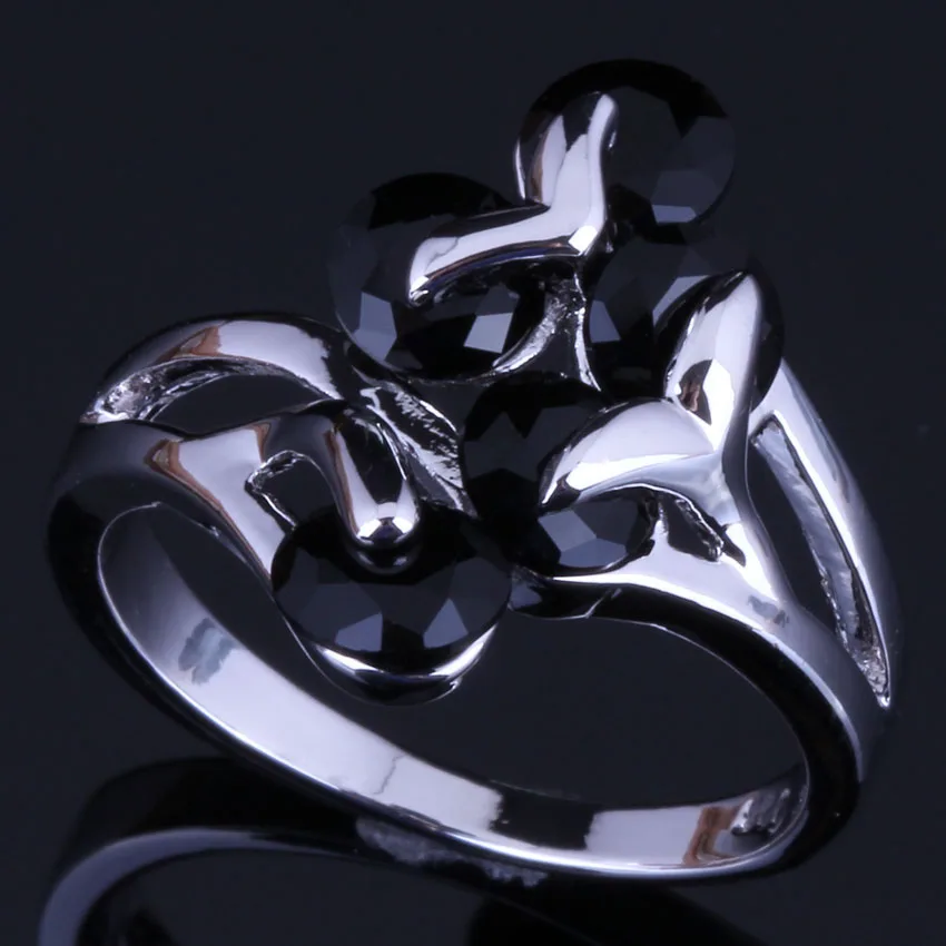 

Luxurious Round Black Cubic Zirconia Silver Plated Ring V0415