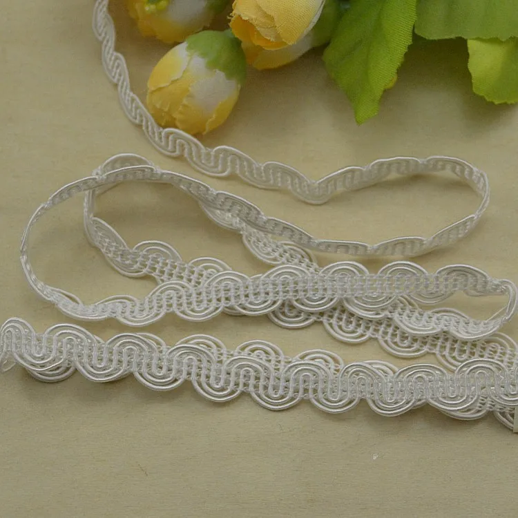 Самая дешевая 100 метров Золотая волнистая лента для шитья слиток обрезки одежды