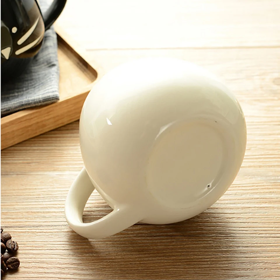 Большая вместительная кружка с милым мультяшным котом кофейная молоком белый