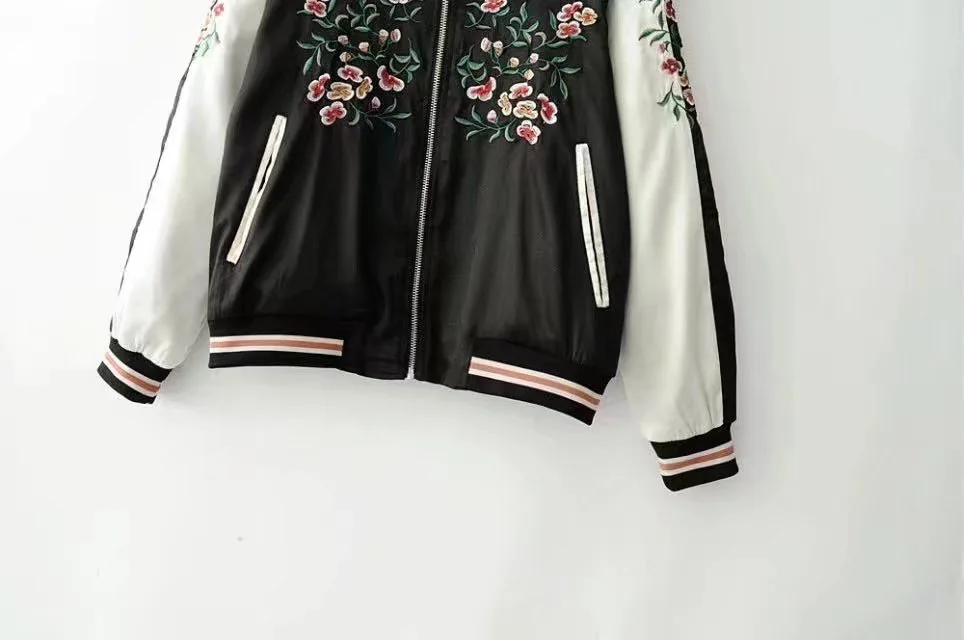 Женская куртка бомбер с контрастными рукавами цветочной вышивкой павлина|bomber