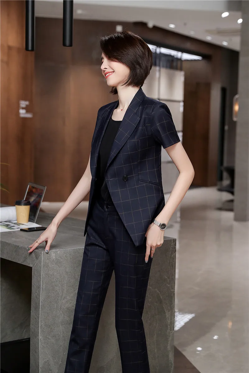 Формальные профессиональные брючные костюмы женские деловые со штанами и