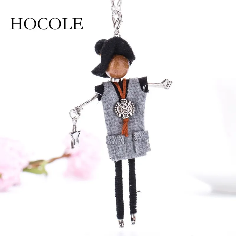 Массивное ожерелье ручной работы с куклой подвеской в виде звезды руке