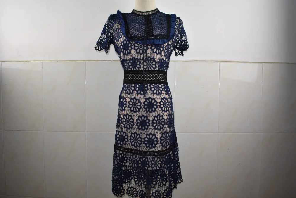 Фото 2019 Newest Europe Runway Lace Hollow Out Womens Mini Dress Vestidos Bodycon Short-Sleeve High Quality Self Portrait Dresses Женская 2019 Newest Europe Runway Lace Hollow Out Womens Mini Dress Vestidos Bodycon Short-Sleeve High Quality Self Portrait Dresses Женская