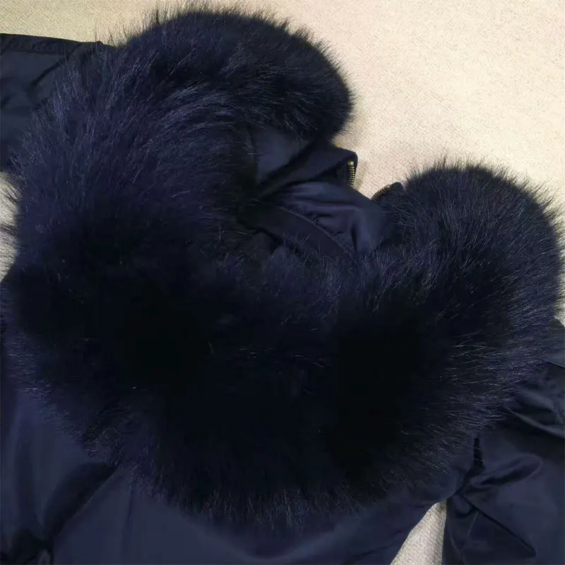 Новинка зимняя Черная куртка бомбер с большим воротником из меха енота короткая