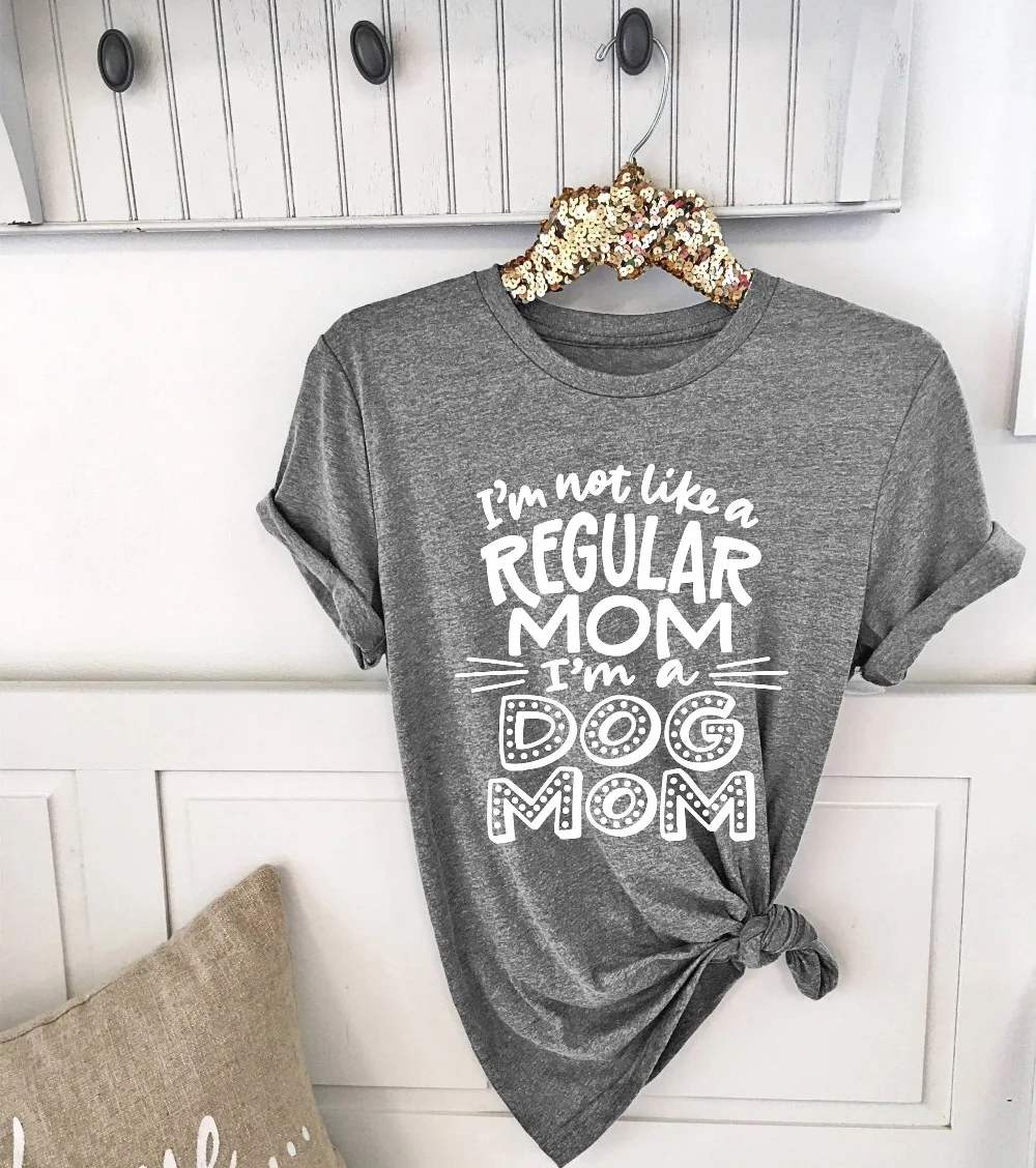 

Футболка унисекс с надписью «I'm not like a Regular Mom I'm a Dog Mom»