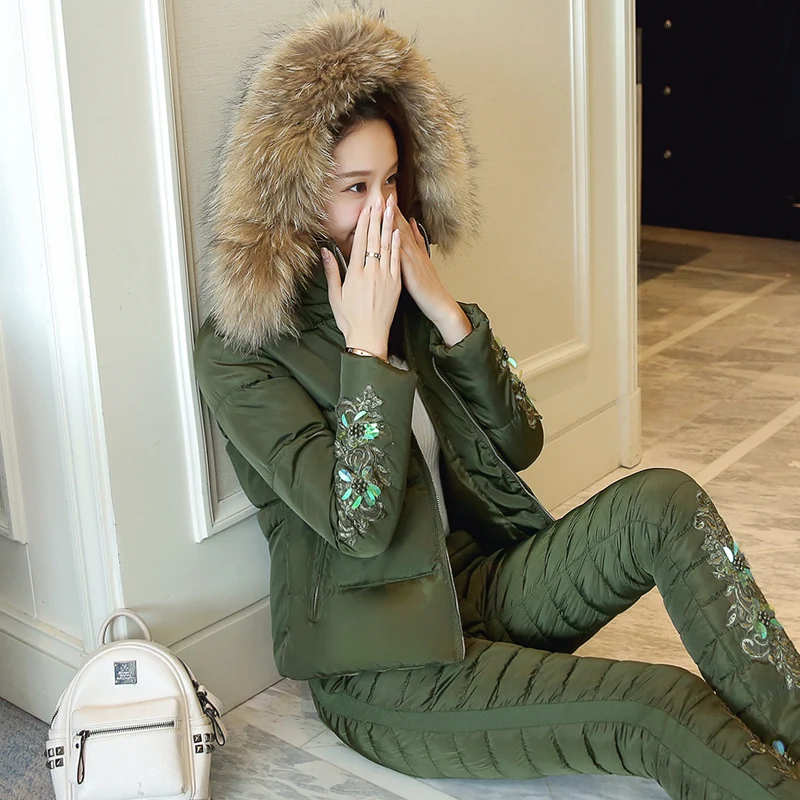 Женский комплект из 2 предметов зимний утепленный пуховик с капюшоном и