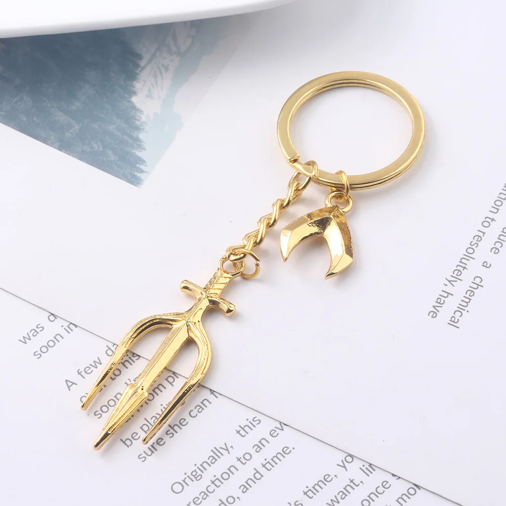 

SG Movie Aquaman Trident of Neptune Golden Keychains Arthur Curry Weapon Model Key Chain Chaveiro Men Car Keyring Choker Jewelry