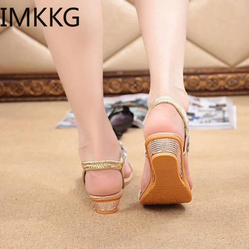 Женские сандалии Новинка 2019 года однотонные с кристаллами для женщин летние