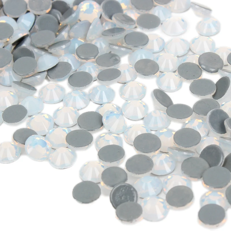 Акция с ограниченным по времени высококачественные Стразы белым опалом горячей