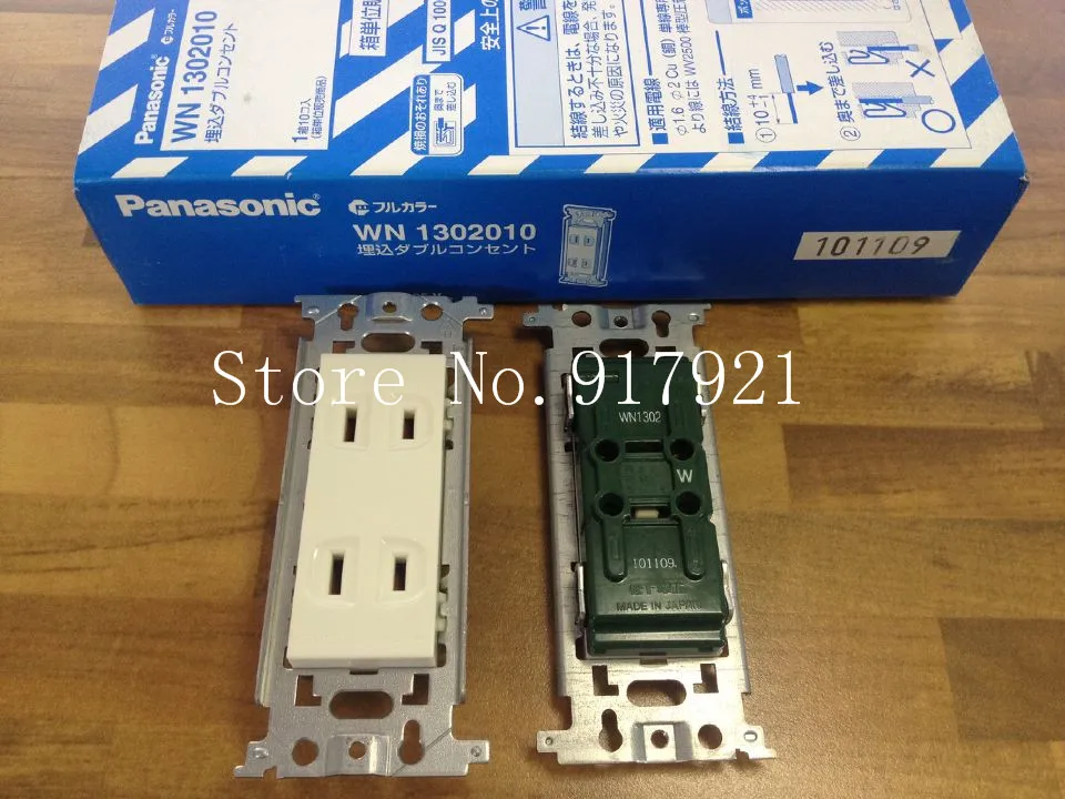 

[ZOB] The original Japanese original original WN1302010 four WN1302 101109 hole socket --10pcs/lot