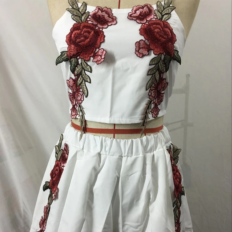 2020 Summer New Casual Women Sexy white Two-Piece Clothes Set Embroidered Floral Vest Crop Top Shorts Pants Lady Clothing Sets |