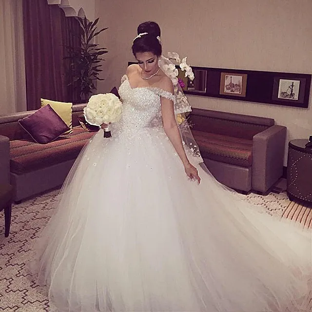 New Elegant Princess Wedding Dresses 2017 V-neck Ball Gown Lace Up Back Beads Tulle Chapel Train Bridal Gowns Vestido de noiva | Свадьбы и
