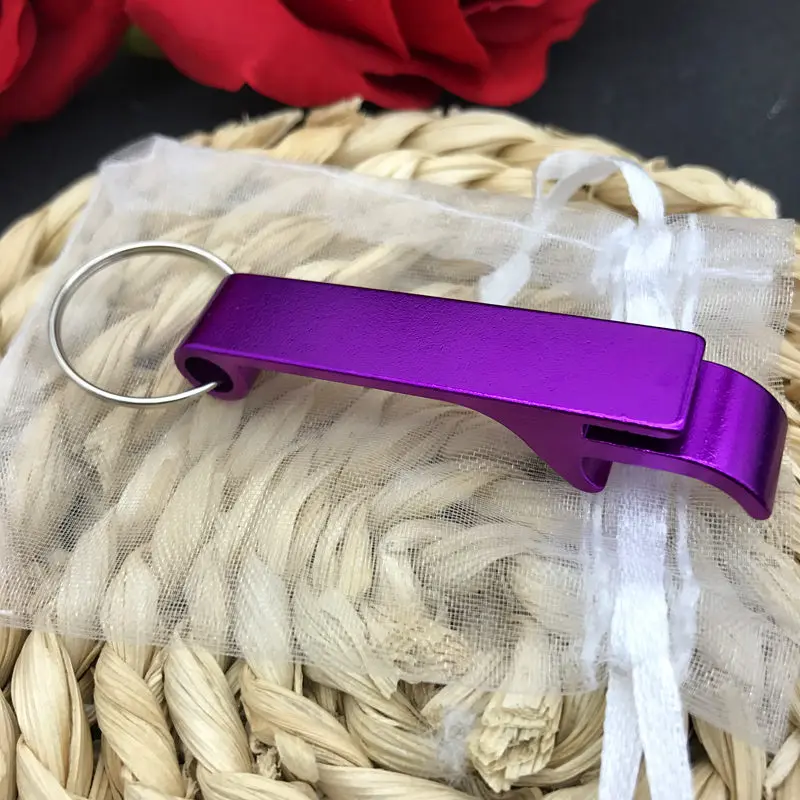 Purle with bag 50 шт./партия, индивидуальный свадебный подарок, открывалка для бутылок с брелком, памятью и датой, Сумка из органзы - Цвет: Purle with bag