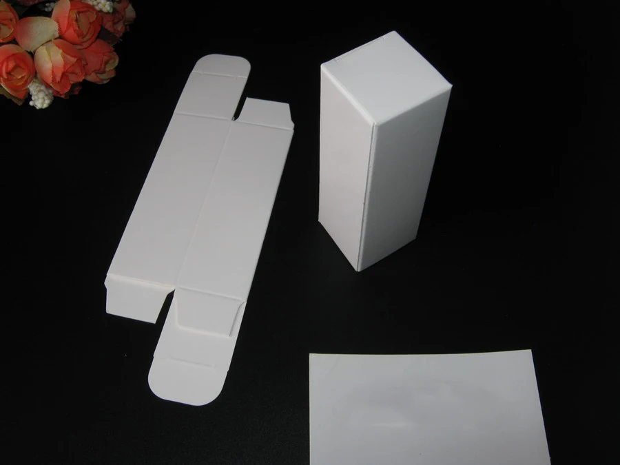 white color 100 шт/партия 3,6x3,6x10,5 см мини размер крафт-бумаги коробка помада «сделай сам» флакон духов эфирного масла упаковочные коробки ремесло пакет - Цвет: white color