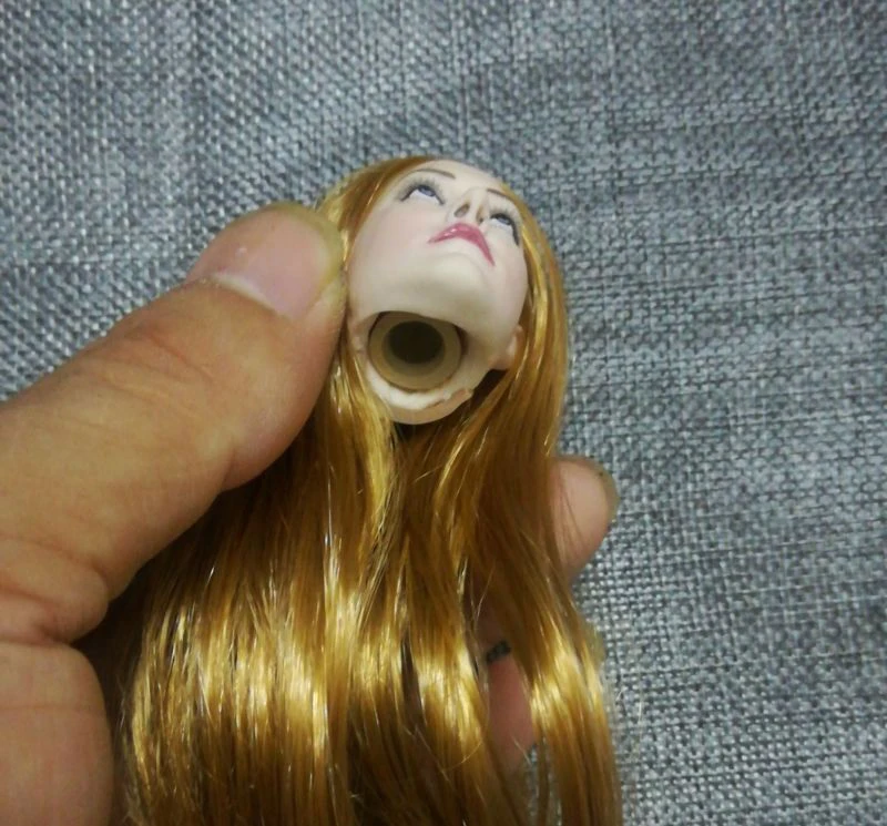 

1/6 Female Head Sculpt Accessory Europe Blond Pale Skin Female Head Sculpt Carved Model for 12'' Action Figure Body Accessory