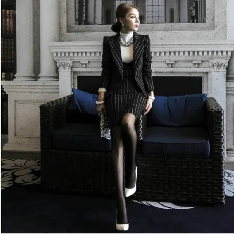 Женский весенний костюм в бледно розовую полоску блейзер без пуговиц свободные