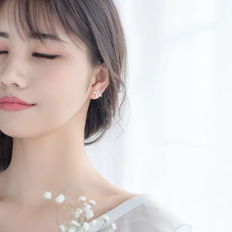 Женские серьги-гвоздики из серебра 100% пробы с электрокардиограммой | Украшения и