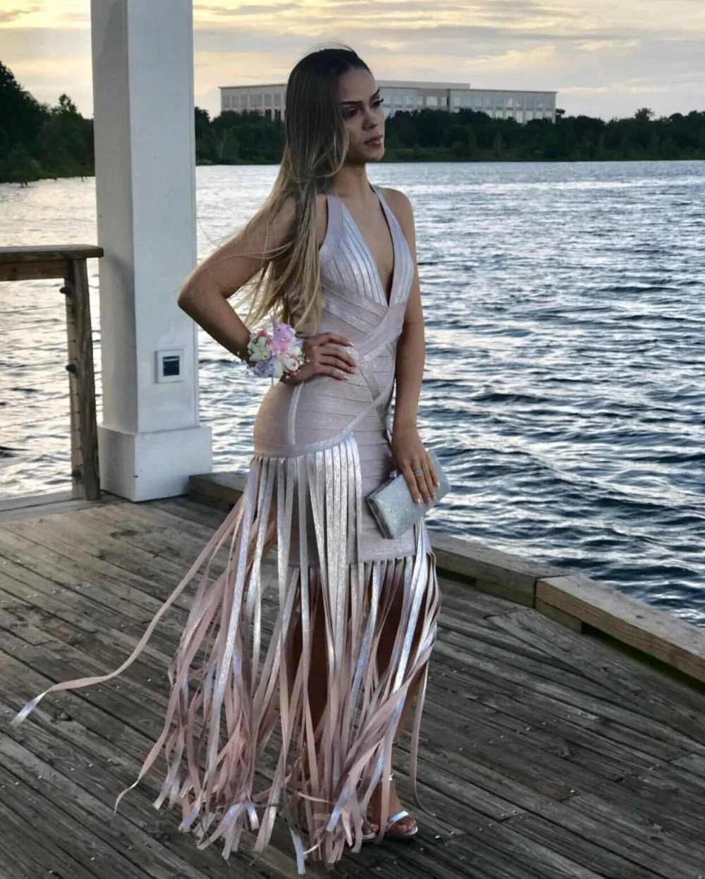 Высококачественное длинное платье из вискозы с серебряным и золотым принтом