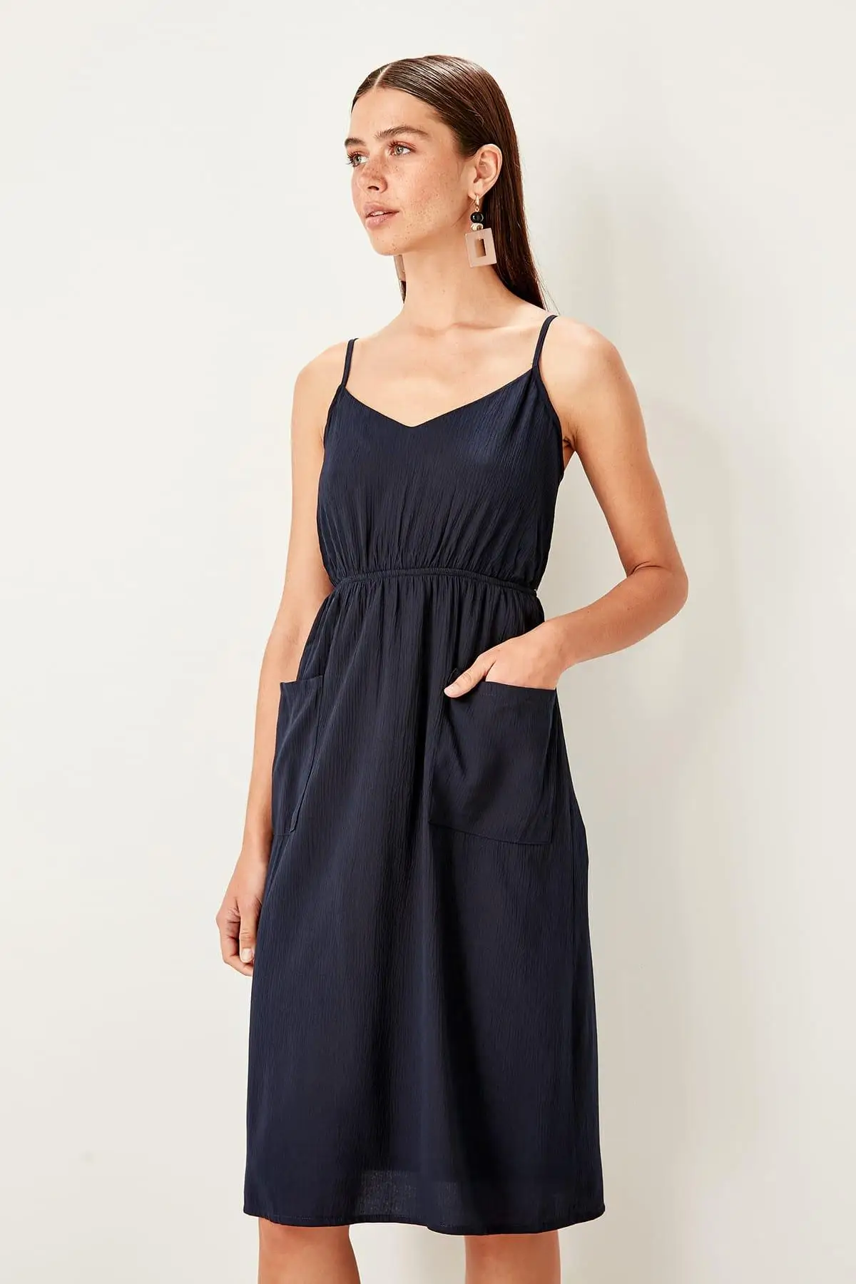 Trendyol синее платье с глубоким вырезом TWOSS19AP0283|Женские платья| |
