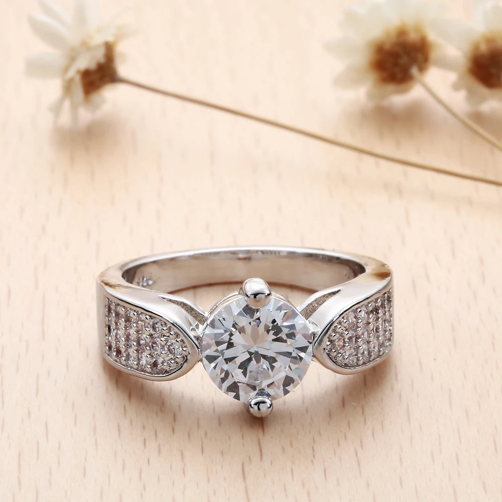 Женское Обручальное кольцо с цирконом обручальное белым сердцем и серебряным