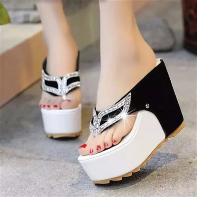 2018 брендовые вьетнамки на толстой платформе со стразами обувь танкетке женские