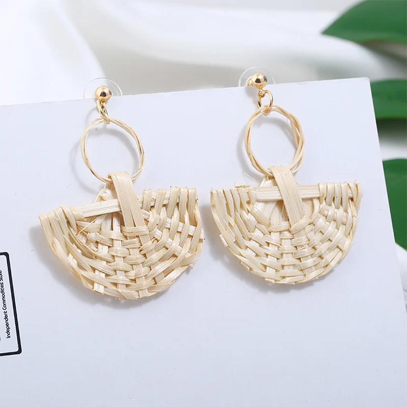

2018 new women's rattan woven earrings wooden earrings hand-woven fan-shaped personality earrings women's fashion jewelry